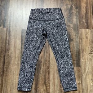 Black and White Lululemon Crop Leggings